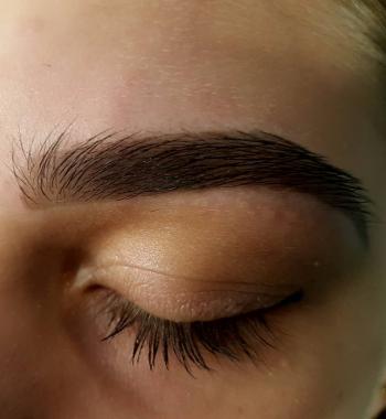 Окрашивание бровей